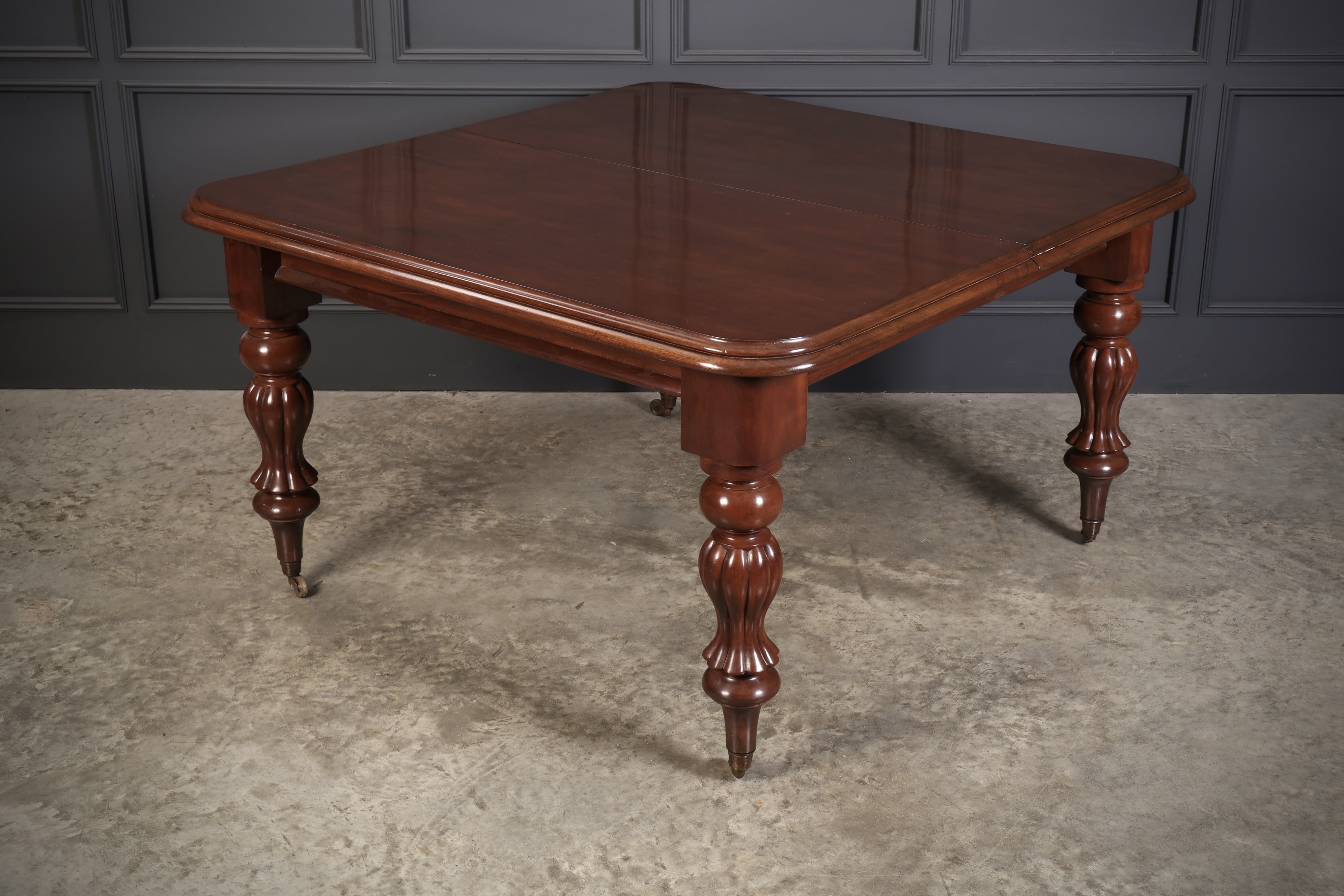 Early Victorian Mahogany Extending Dining Table - Image 23